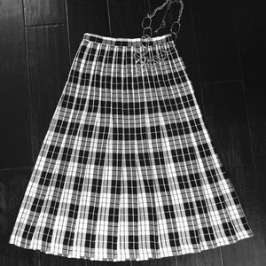 Vintage Black/White Plaid Pleaded Skirt